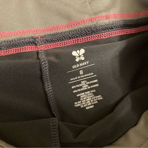Old Navy Gray and Pink Skort - Picture 5 of 7